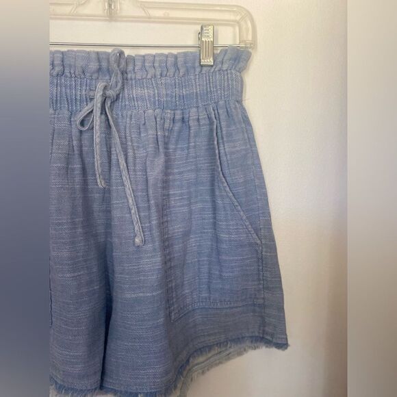 Doe & Rae blue raw hem drawstring shorts with pockets - Picture 3 of 9
